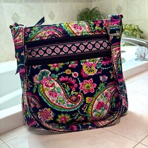 Vera Bradley Triple Zip Hipster Bandana Print Crossbody in Quilted Cotton. EUC